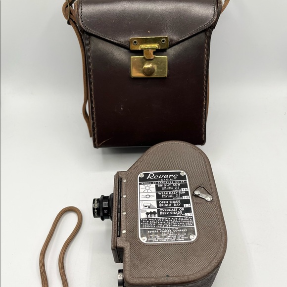 Vintage Revere Eight Model 88 Movie Camera & Leather Case - Picture 4 of 5
